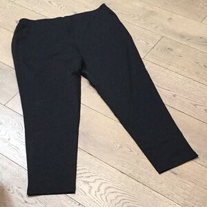 Woman’s 32 degrees black stretch pull on pants. Large. Front and back pockets.